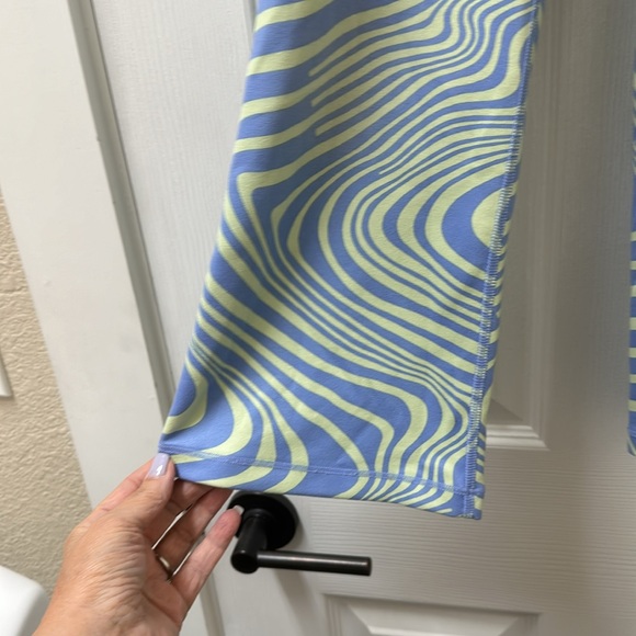 Athleta Girl Chit Chat Kick Flare Capri - Picture 7 of 13